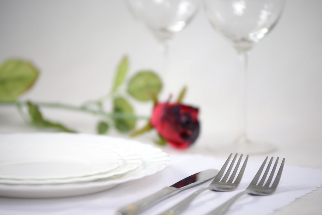 elegant tableware, rose, romantic-1431790.jpg